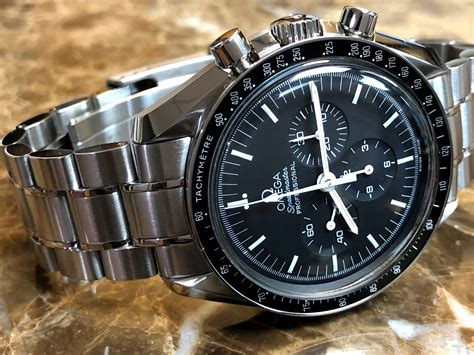 omega speedmaster astronaut watch